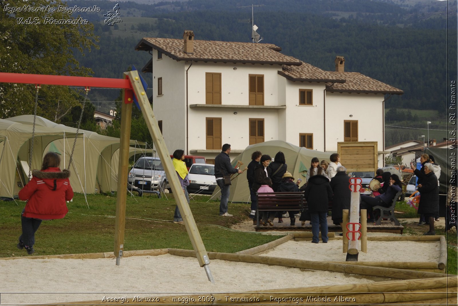 Assergi, Abruzzo -  maggio 2009 - Terremoto - Reportage Michele Albera -  Croce Rossa Italiana - Ispettorato Regionale Volontari del Soccorso Piemonte