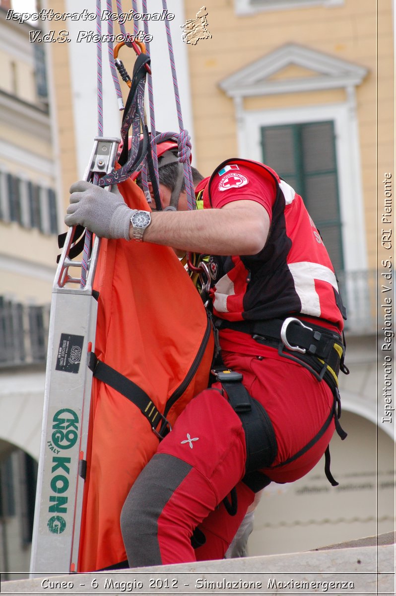 Cuneo - 6 Maggio 2012 - Simulazione Maxiemergenza- Croce Rossa Italiana - Ispettorato Regionale Volontari del Soccorso Piemonte