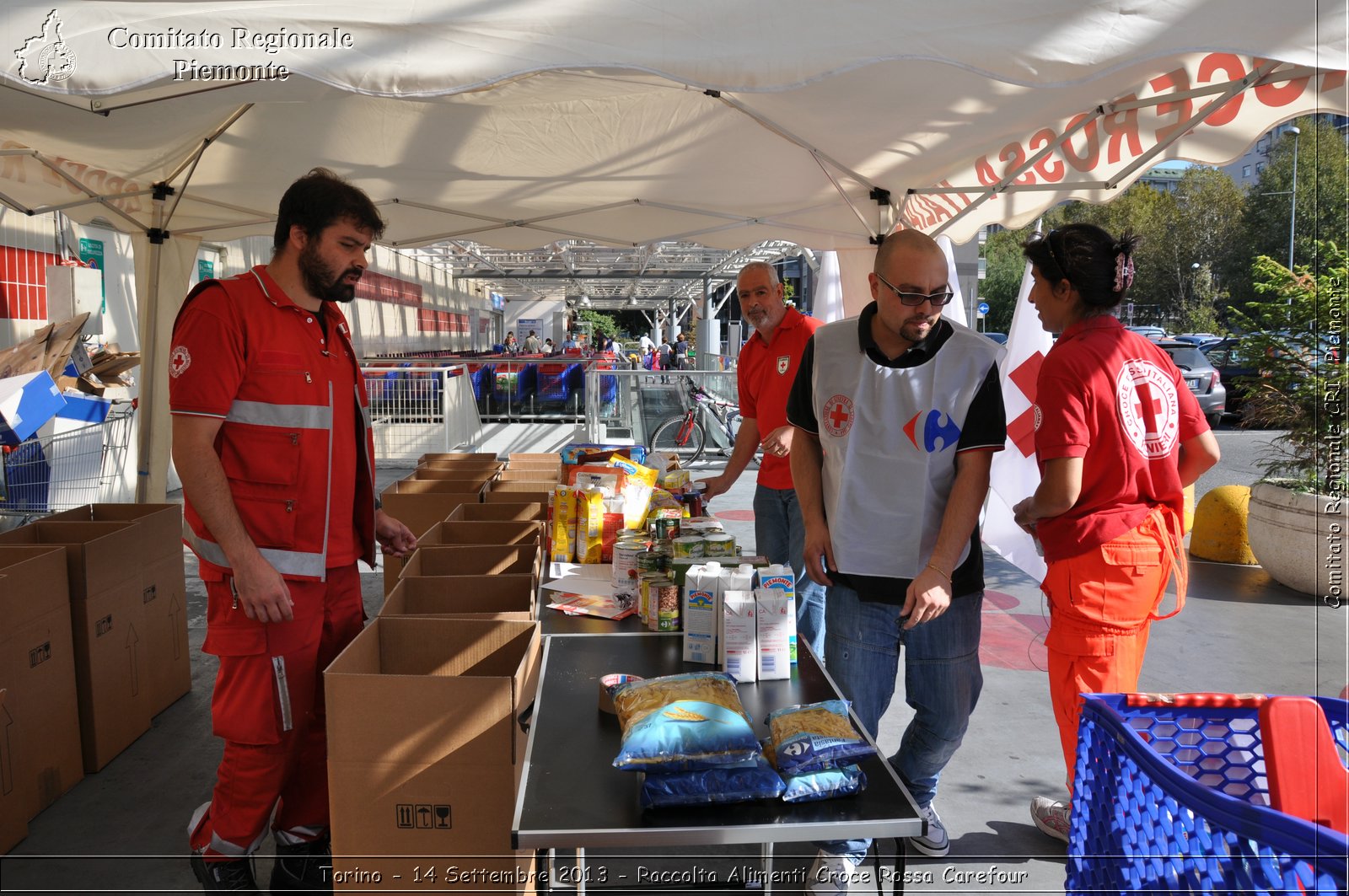 Torino - 14 Settembre 2013 - Raccolta Alimenti Croce Rossa Carefour - Croce Rossa Italiana - Comitato Regionale del Piemonte