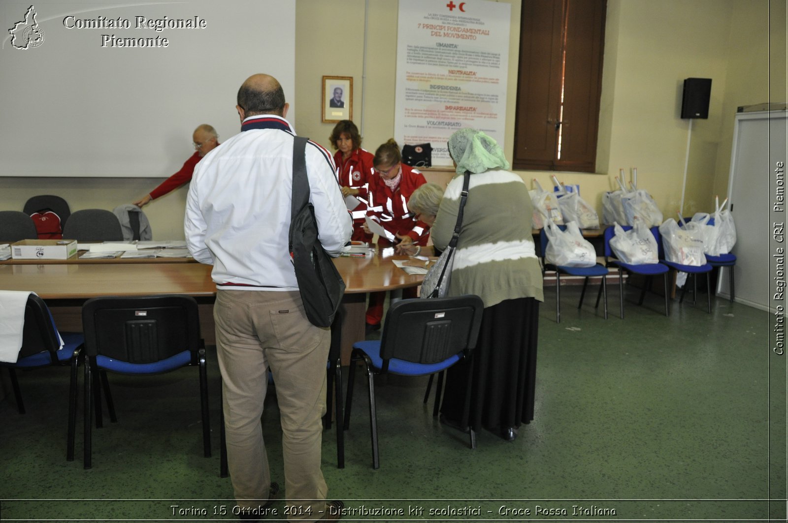 Torino 15 Ottobre 2014 - Distribuzione kit scolastici - Croce Rossa Italiana- Comitato Regionale del Piemonte