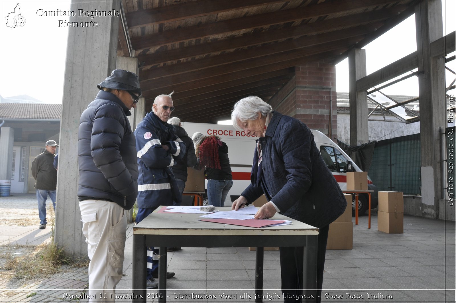 Moncalieri 11 Novembre 2016 - Distribuzione viveri alle famiglie bisognose - Croce Rossa Italiana- Comitato Regionale del Piemonte