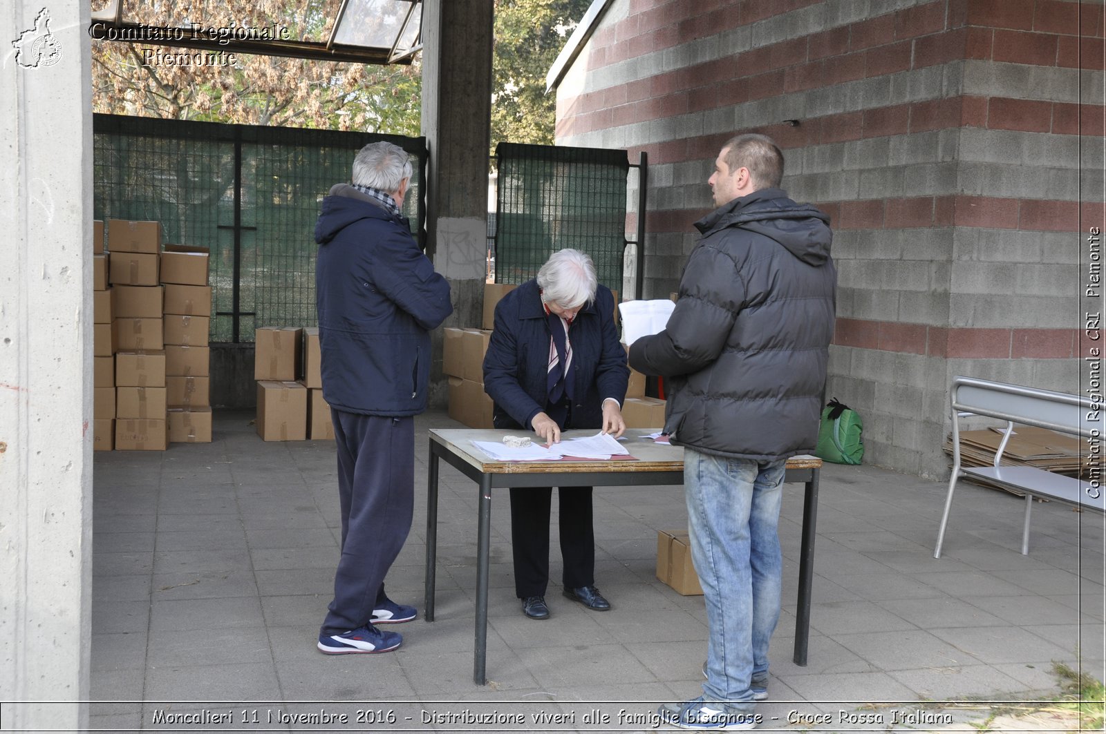 Moncalieri 11 Novembre 2016 - Distribuzione viveri alle famiglie bisognose - Croce Rossa Italiana- Comitato Regionale del Piemonte