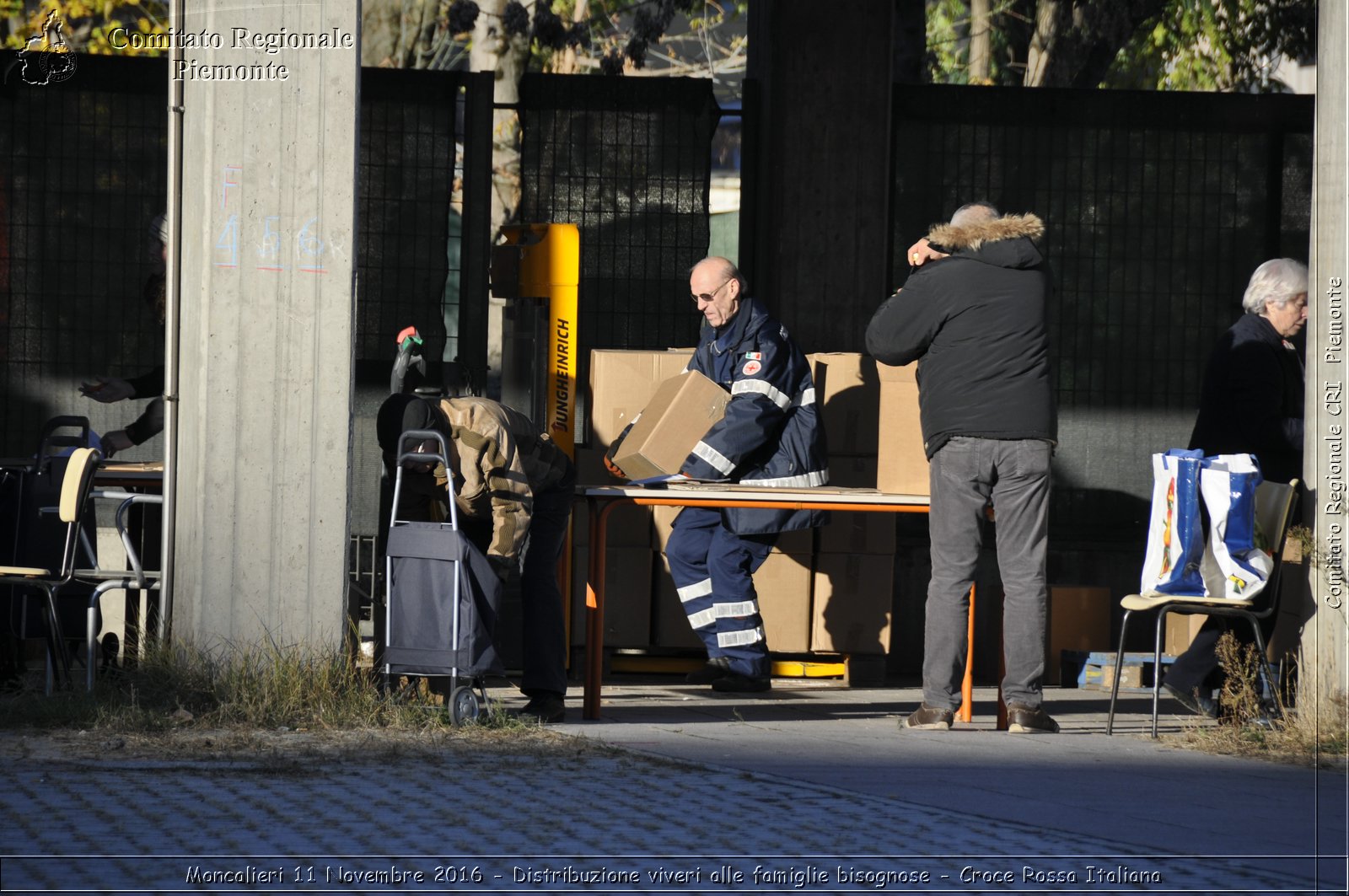 Moncalieri 11 Novembre 2016 - Distribuzione viveri alle famiglie bisognose - Croce Rossa Italiana- Comitato Regionale del Piemonte