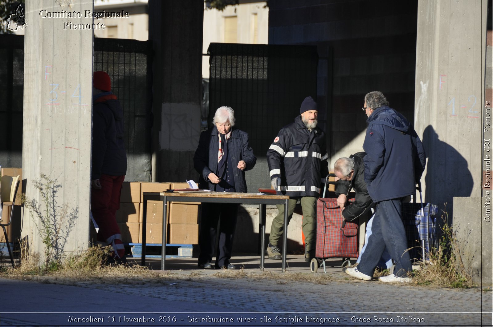 Moncalieri 11 Novembre 2016 - Distribuzione viveri alle famiglie bisognose - Croce Rossa Italiana- Comitato Regionale del Piemonte