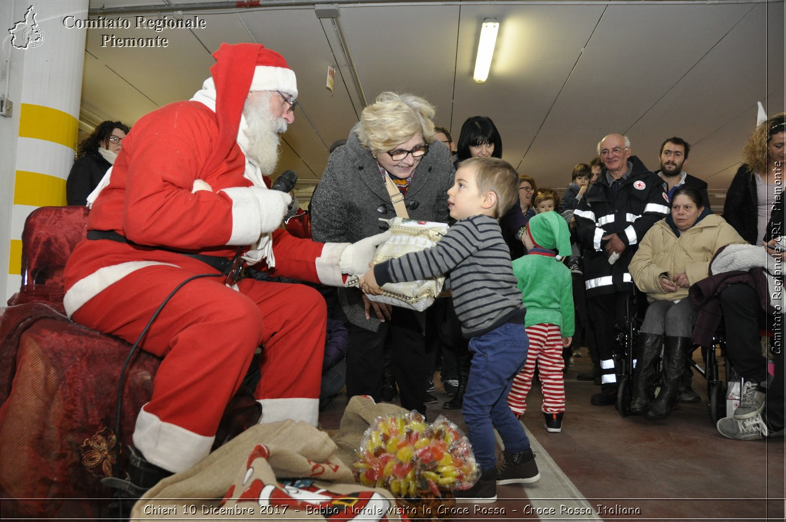 Chieri 10 Dicembre 2017 - Babbo Natale visita la Croce Rossa - Croce Rossa Italiana- Comitato Regionale del Piemonte