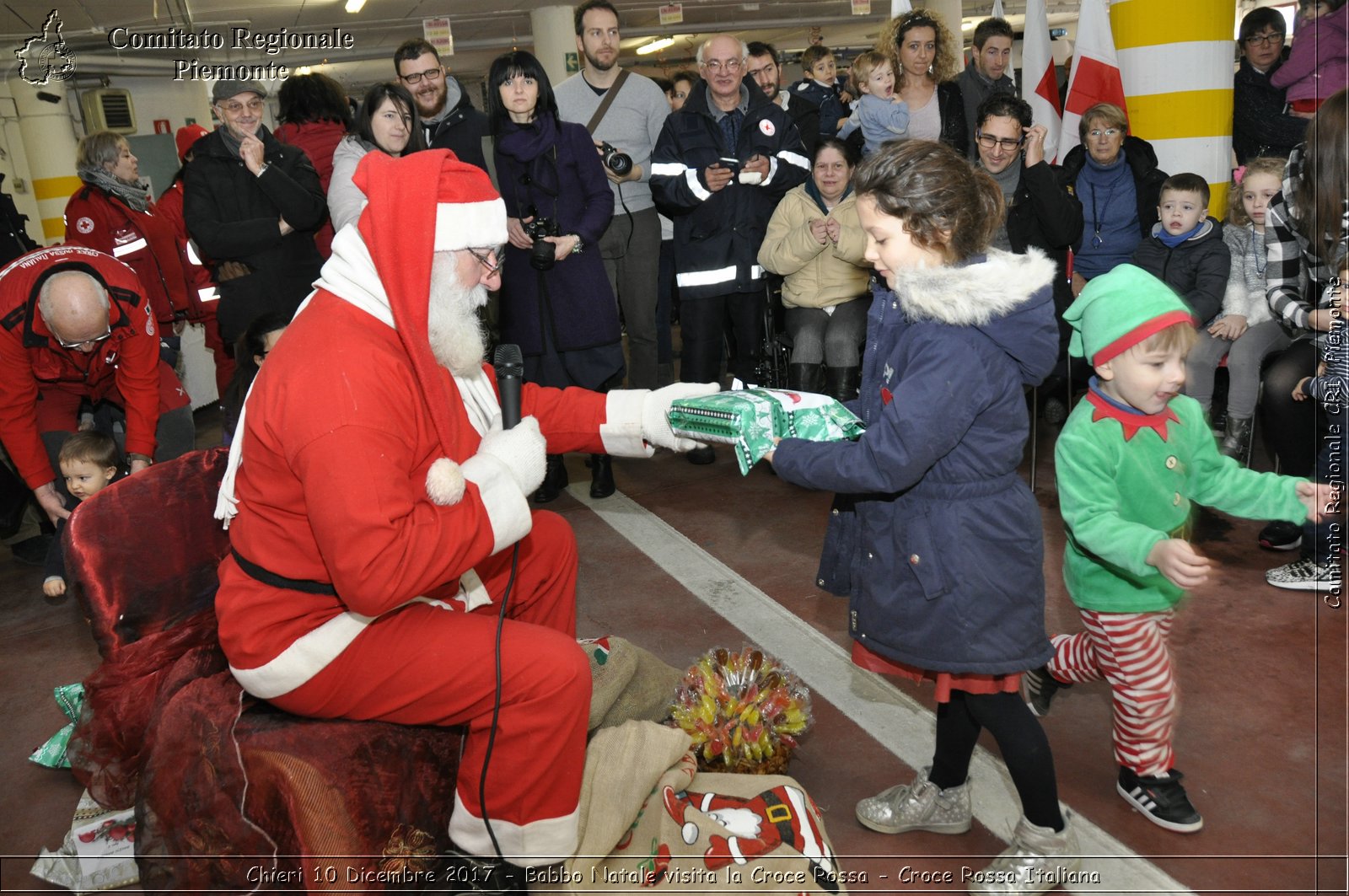 Chieri 10 Dicembre 2017 - Babbo Natale visita la Croce Rossa - Croce Rossa Italiana- Comitato Regionale del Piemonte