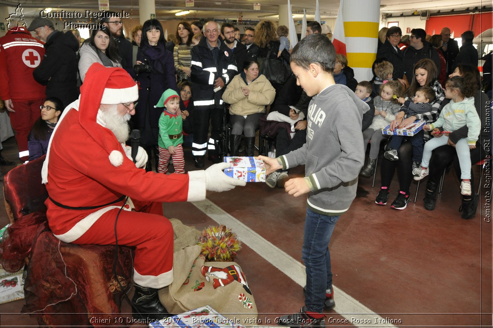 Chieri 10 Dicembre 2017 - Babbo Natale visita la Croce Rossa - Croce Rossa Italiana- Comitato Regionale del Piemonte