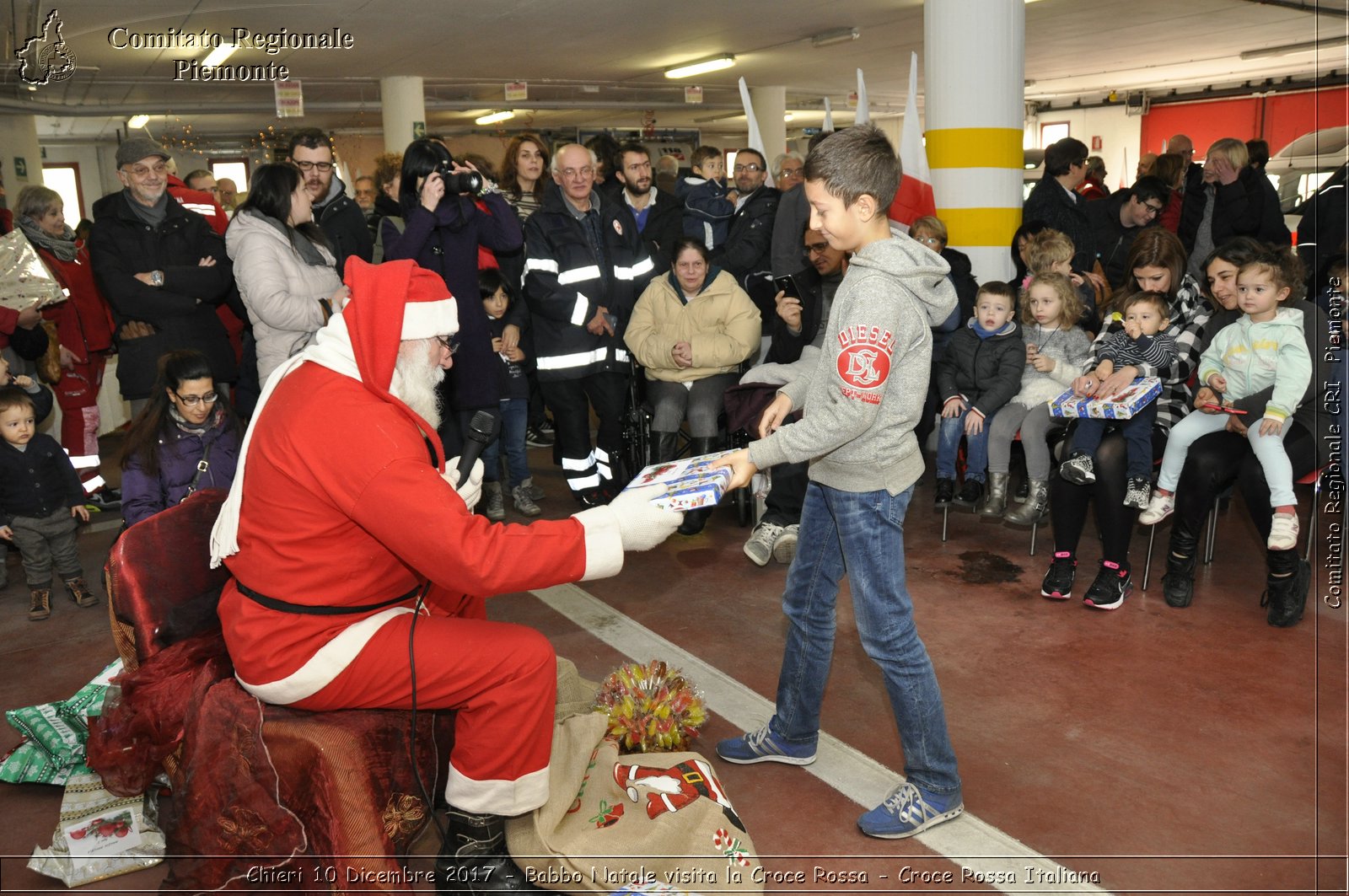 Chieri 10 Dicembre 2017 - Babbo Natale visita la Croce Rossa - Croce Rossa Italiana- Comitato Regionale del Piemonte