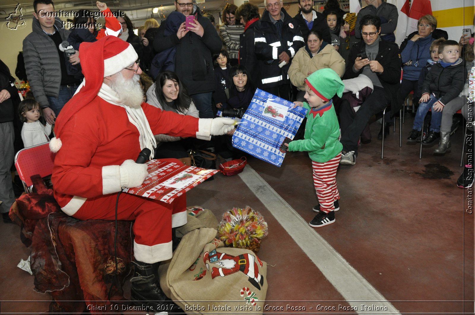 Chieri 10 Dicembre 2017 - Babbo Natale visita la Croce Rossa - Croce Rossa Italiana- Comitato Regionale del Piemonte