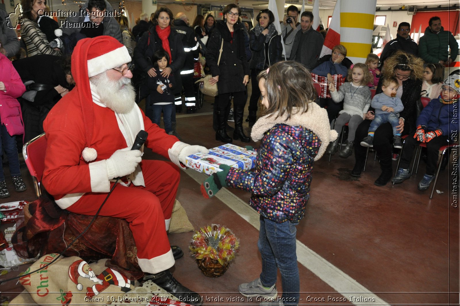 Chieri 10 Dicembre 2017 - Babbo Natale visita la Croce Rossa - Croce Rossa Italiana- Comitato Regionale del Piemonte