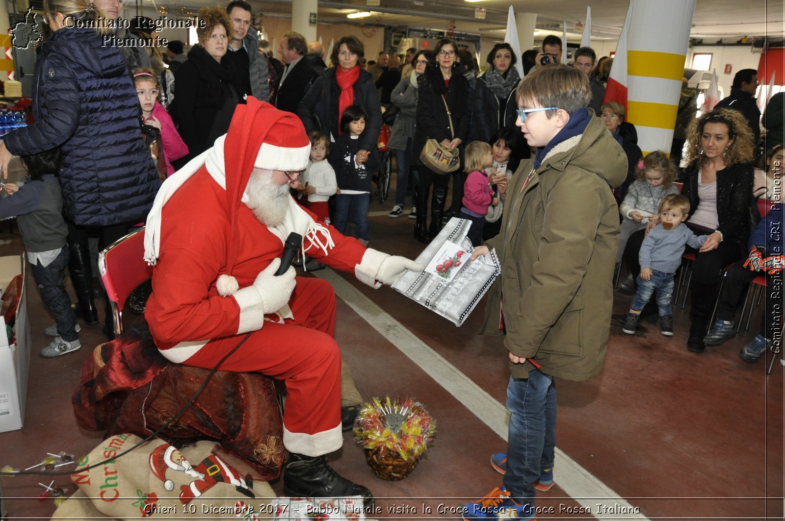 Chieri 10 Dicembre 2017 - Babbo Natale visita la Croce Rossa - Croce Rossa Italiana- Comitato Regionale del Piemonte