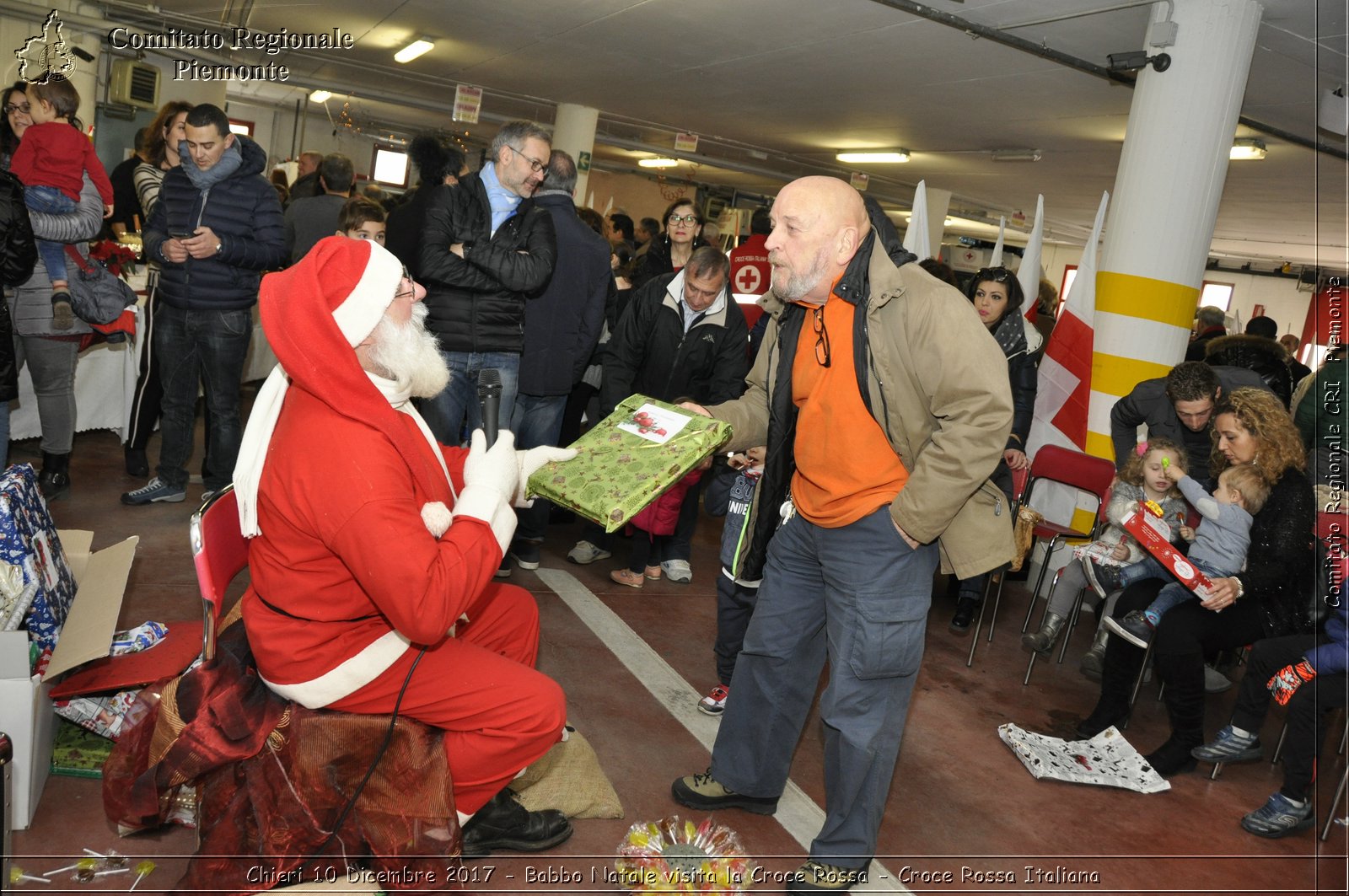 Chieri 10 Dicembre 2017 - Babbo Natale visita la Croce Rossa - Croce Rossa Italiana- Comitato Regionale del Piemonte