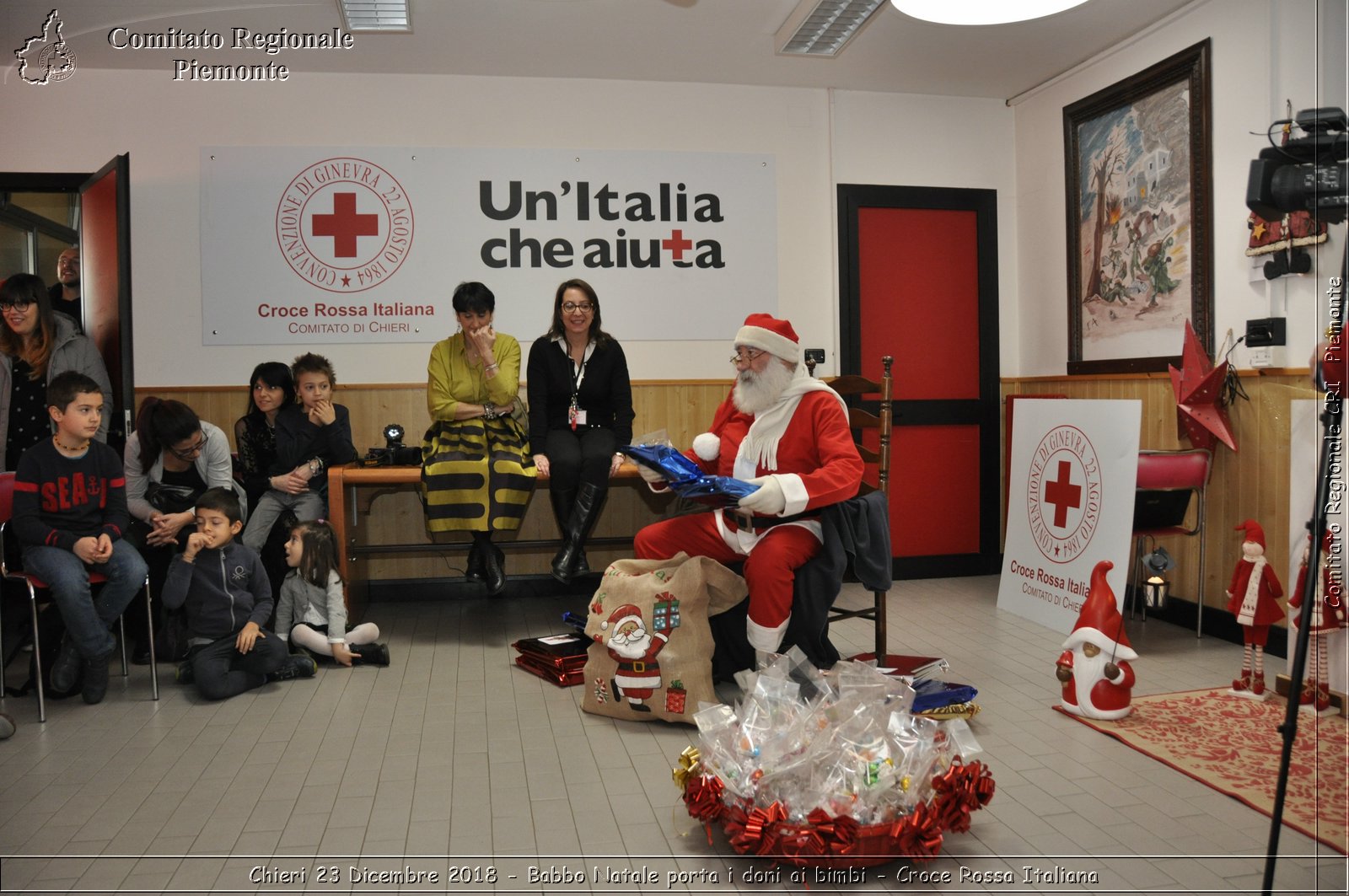 Chieri 23 Dicembre 2018 - Babbo Natale porta i dono ai bimbi - Croce Rossa Italiana- Comitato Regionale del Piemonte