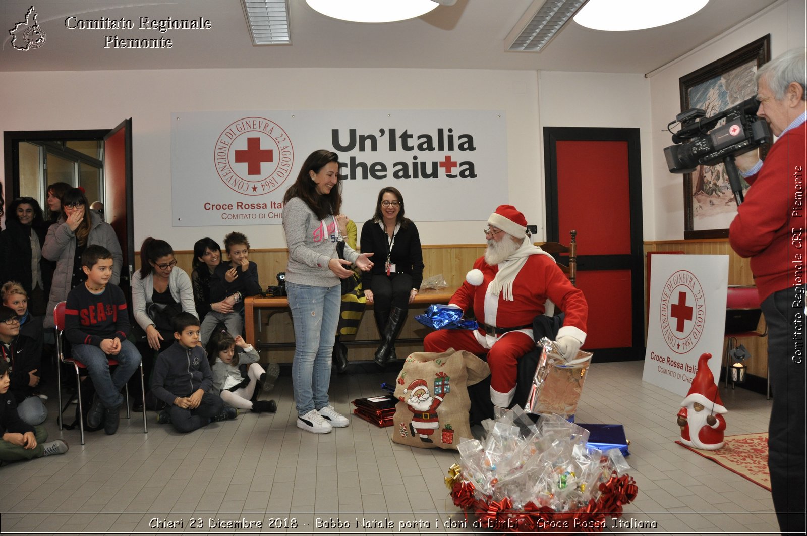 Chieri 23 Dicembre 2018 - Babbo Natale porta i dono ai bimbi - Croce Rossa Italiana- Comitato Regionale del Piemonte