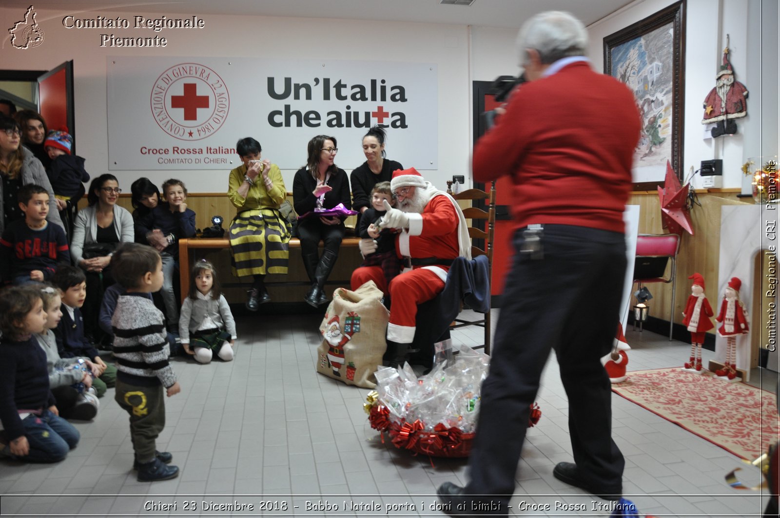 Chieri 23 Dicembre 2018 - Babbo Natale porta i dono ai bimbi - Croce Rossa Italiana- Comitato Regionale del Piemonte