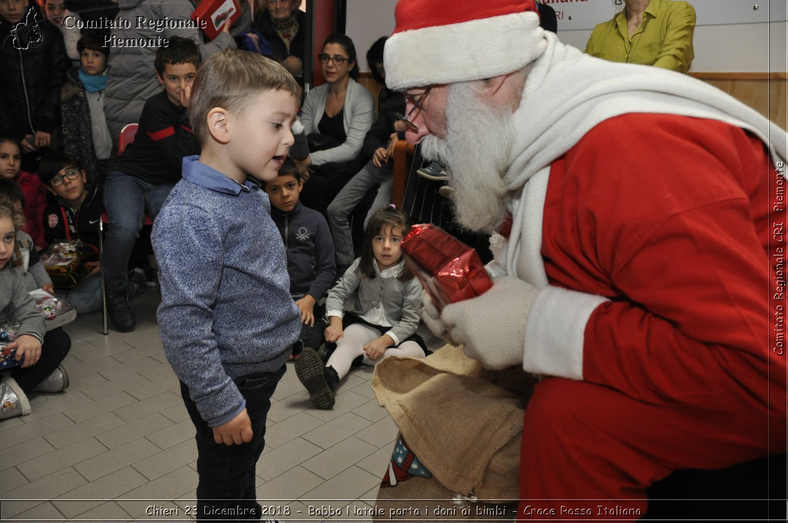 Chieri 23 Dicembre 2018 - Babbo Natale porta i dono ai bimbi - Croce Rossa Italiana- Comitato Regionale del Piemonte