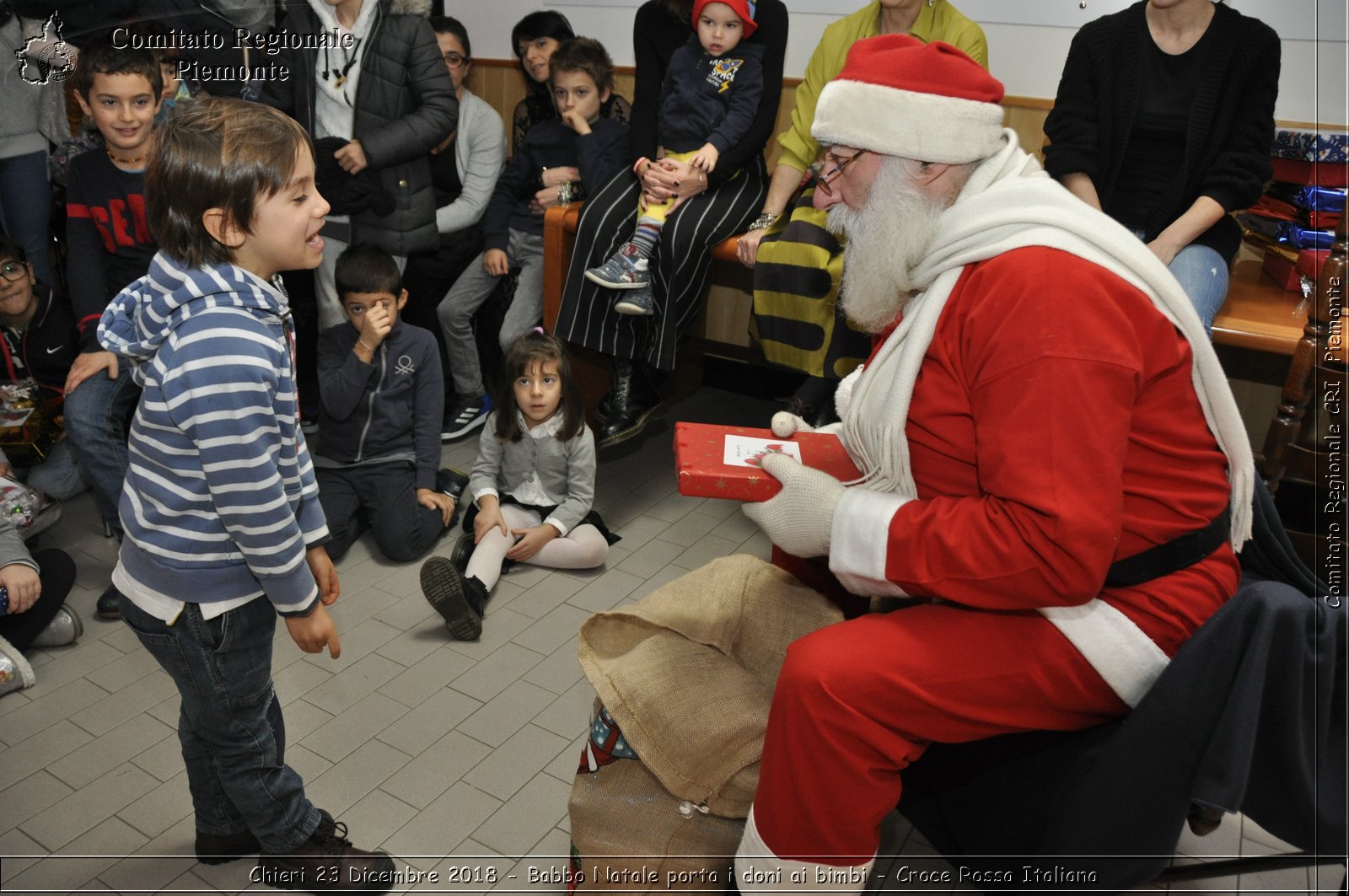 Chieri 23 Dicembre 2018 - Babbo Natale porta i dono ai bimbi - Croce Rossa Italiana- Comitato Regionale del Piemonte