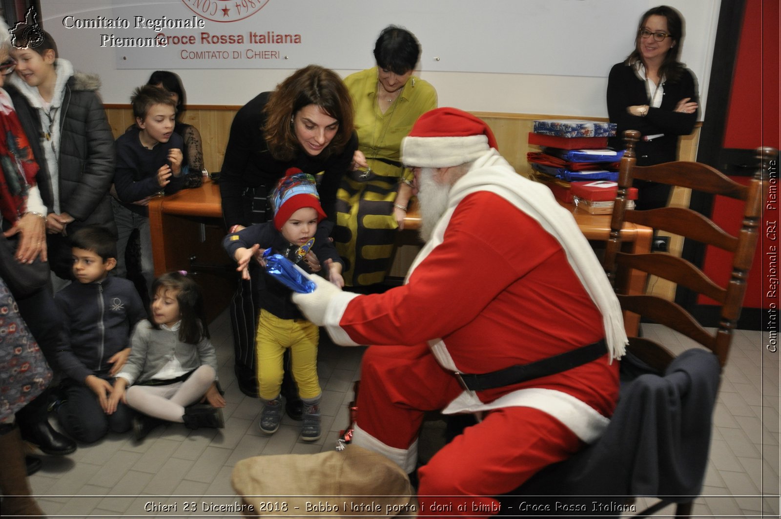 Chieri 23 Dicembre 2018 - Babbo Natale porta i dono ai bimbi - Croce Rossa Italiana- Comitato Regionale del Piemonte