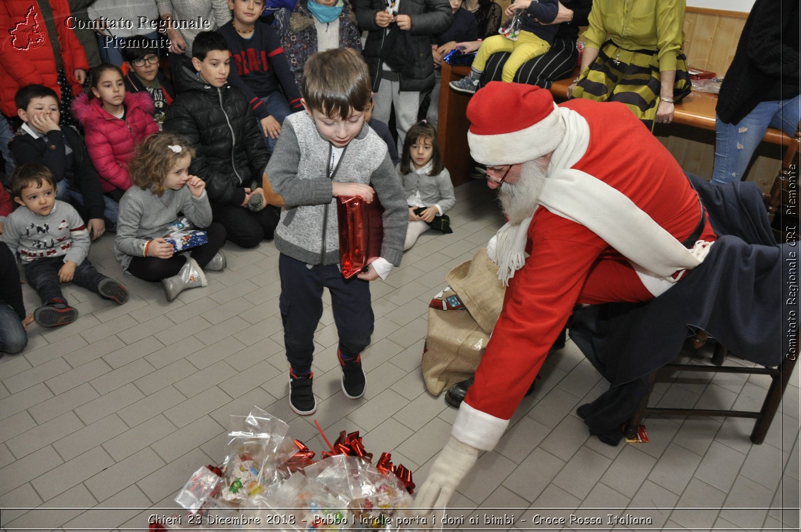 Chieri 23 Dicembre 2018 - Babbo Natale porta i dono ai bimbi - Croce Rossa Italiana- Comitato Regionale del Piemonte