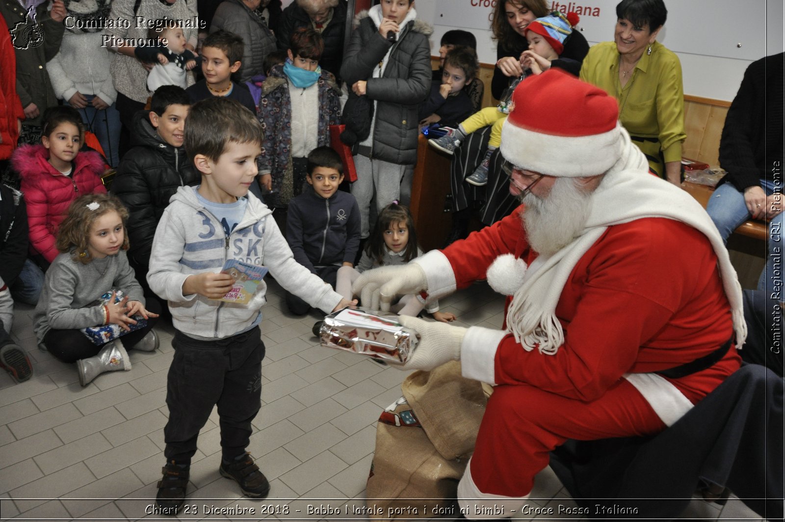 Chieri 23 Dicembre 2018 - Babbo Natale porta i dono ai bimbi - Croce Rossa Italiana- Comitato Regionale del Piemonte