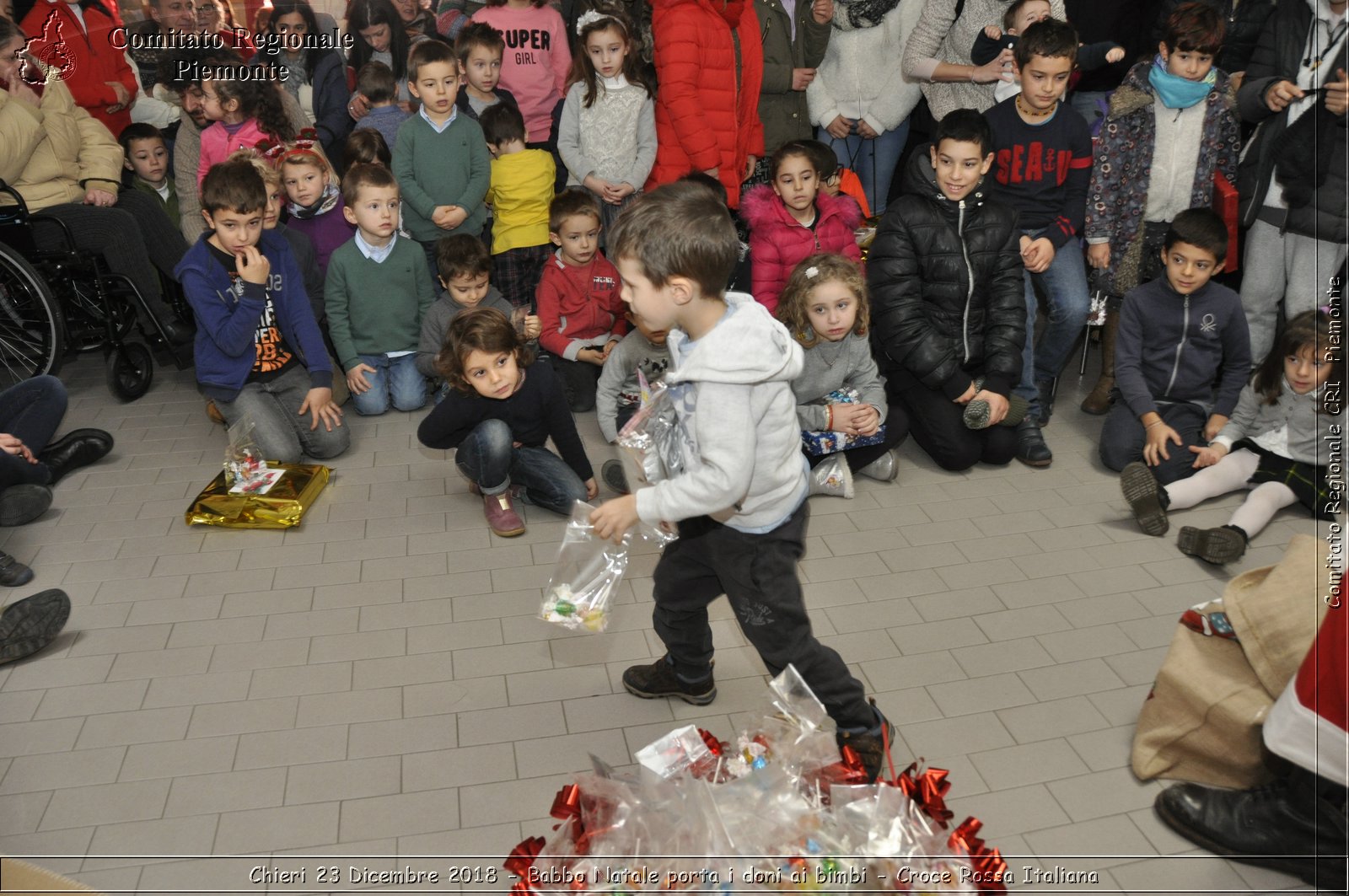 Chieri 23 Dicembre 2018 - Babbo Natale porta i dono ai bimbi - Croce Rossa Italiana- Comitato Regionale del Piemonte