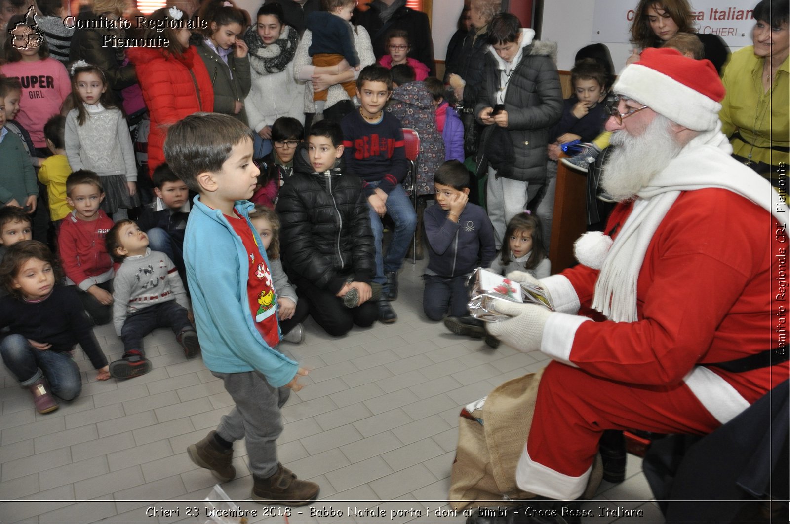 Chieri 23 Dicembre 2018 - Babbo Natale porta i dono ai bimbi - Croce Rossa Italiana- Comitato Regionale del Piemonte