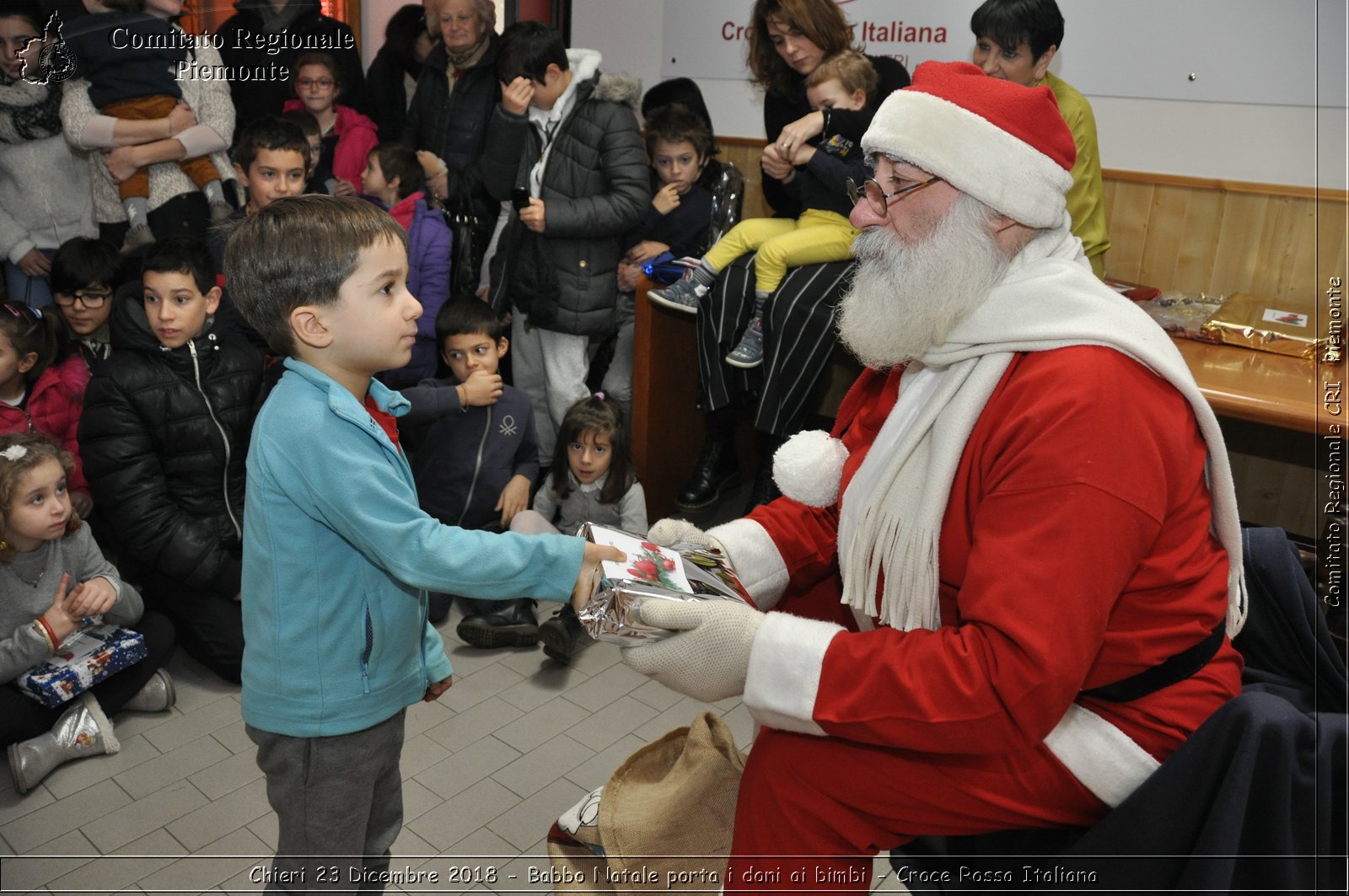 Chieri 23 Dicembre 2018 - Babbo Natale porta i dono ai bimbi - Croce Rossa Italiana- Comitato Regionale del Piemonte