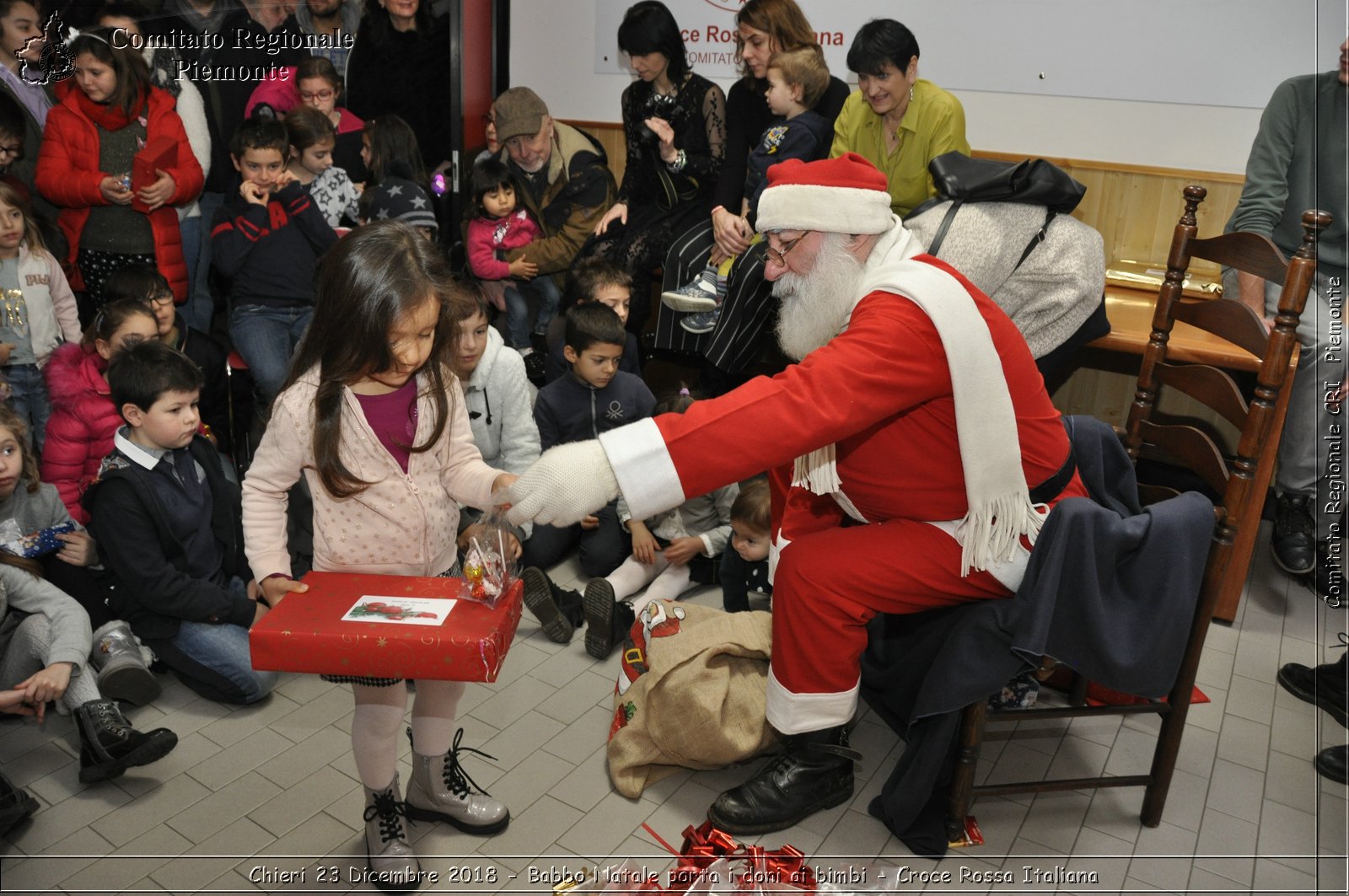 Chieri 23 Dicembre 2018 - Babbo Natale porta i dono ai bimbi - Croce Rossa Italiana- Comitato Regionale del Piemonte