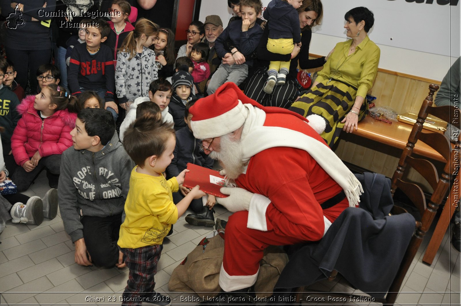 Chieri 23 Dicembre 2018 - Babbo Natale porta i dono ai bimbi - Croce Rossa Italiana- Comitato Regionale del Piemonte