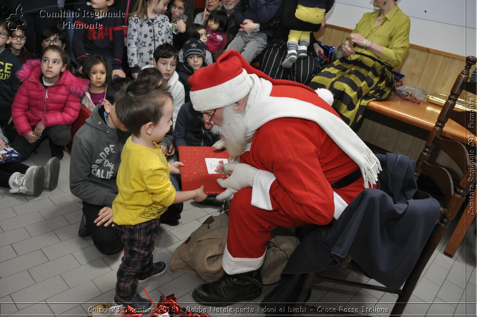 Chieri 23 Dicembre 2018 - Babbo Natale porta i dono ai bimbi - Croce Rossa Italiana- Comitato Regionale del Piemonte