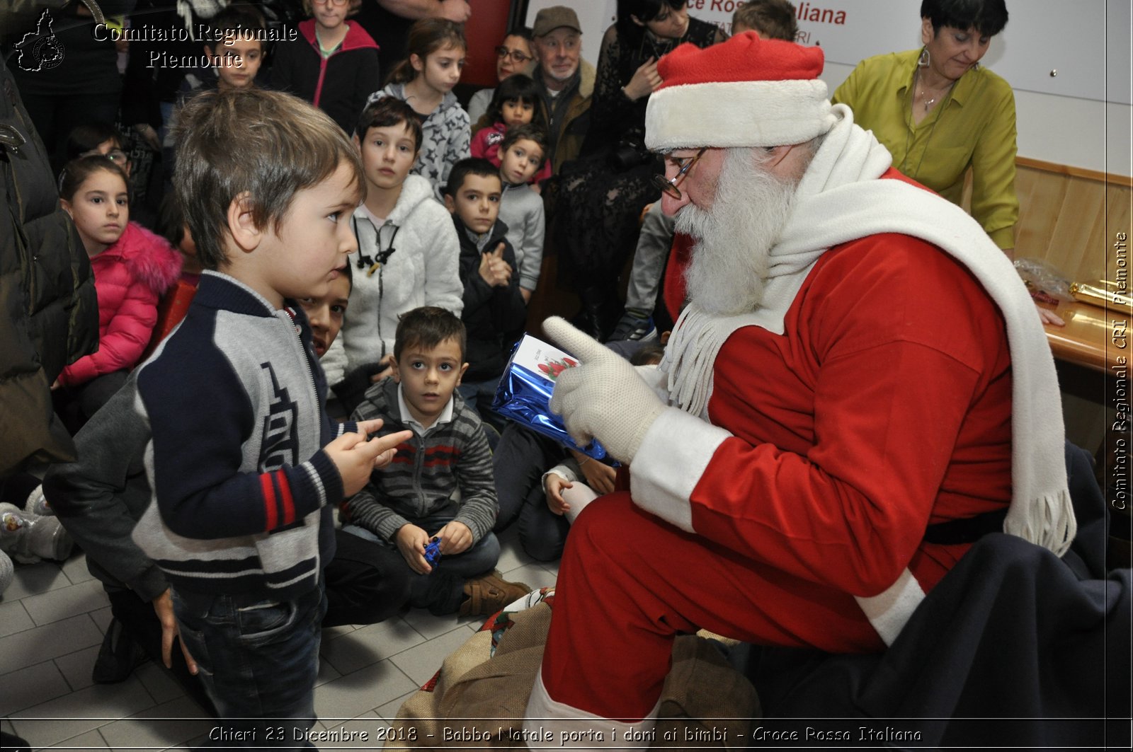 Chieri 23 Dicembre 2018 - Babbo Natale porta i dono ai bimbi - Croce Rossa Italiana- Comitato Regionale del Piemonte