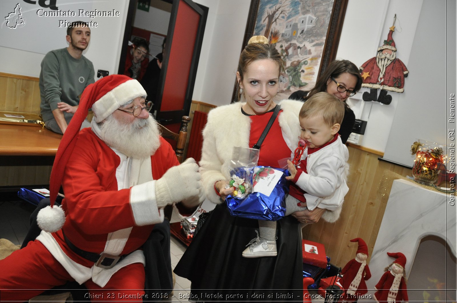 Chieri 23 Dicembre 2018 - Babbo Natale porta i dono ai bimbi - Croce Rossa Italiana- Comitato Regionale del Piemonte