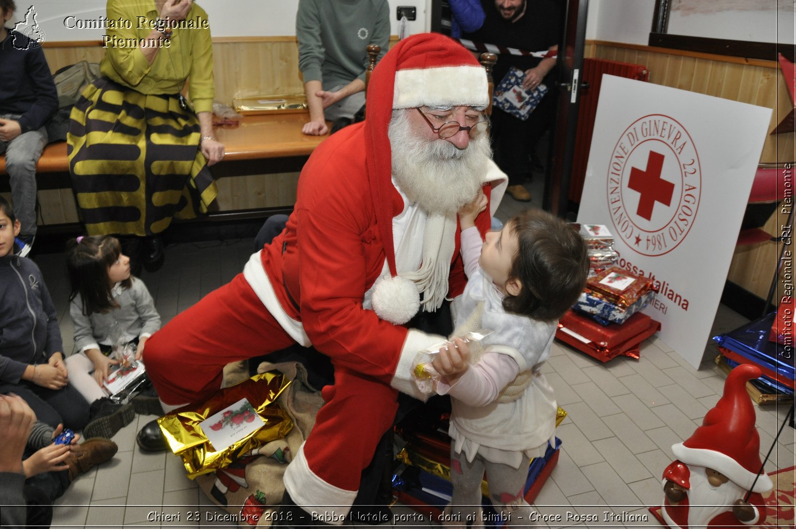 Chieri 23 Dicembre 2018 - Babbo Natale porta i dono ai bimbi - Croce Rossa Italiana- Comitato Regionale del Piemonte