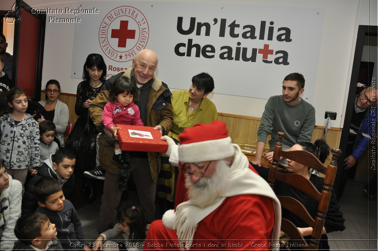 Chieri 23 Dicembre 2018 - Babbo Natale porta i dono ai bimbi - Croce Rossa Italiana- Comitato Regionale del Piemonte