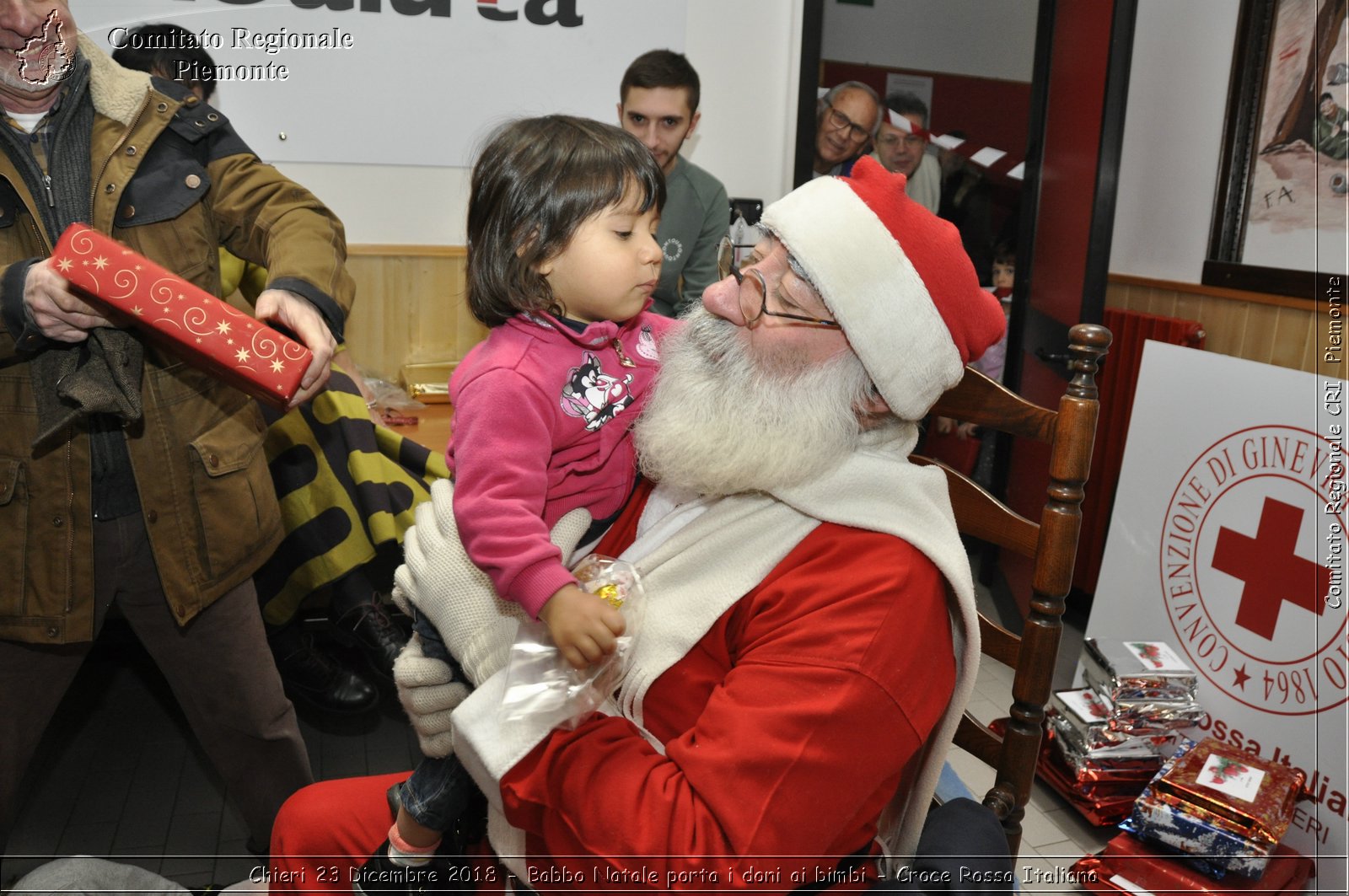 Chieri 23 Dicembre 2018 - Babbo Natale porta i dono ai bimbi - Croce Rossa Italiana- Comitato Regionale del Piemonte