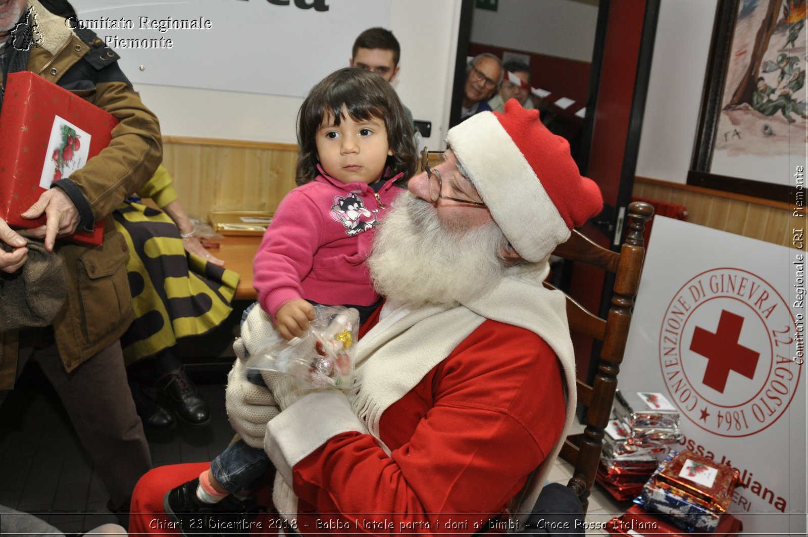 Chieri 23 Dicembre 2018 - Babbo Natale porta i dono ai bimbi - Croce Rossa Italiana- Comitato Regionale del Piemonte