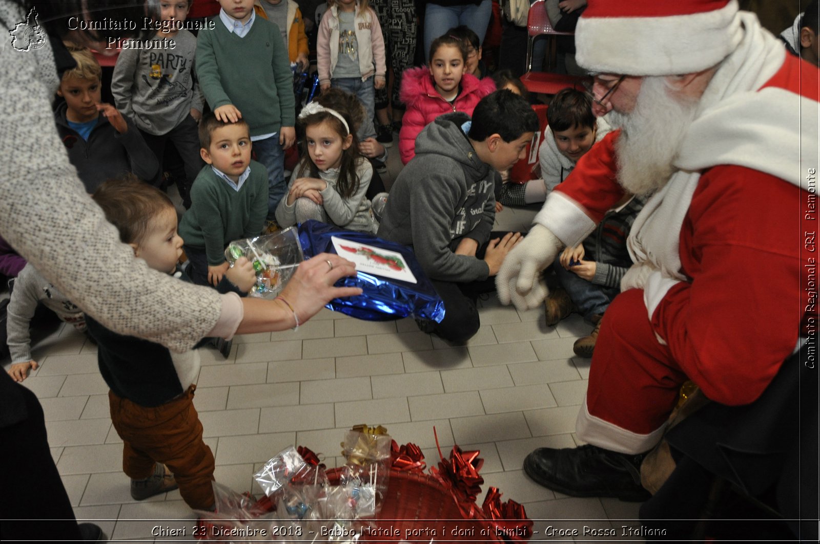 Chieri 23 Dicembre 2018 - Babbo Natale porta i dono ai bimbi - Croce Rossa Italiana- Comitato Regionale del Piemonte