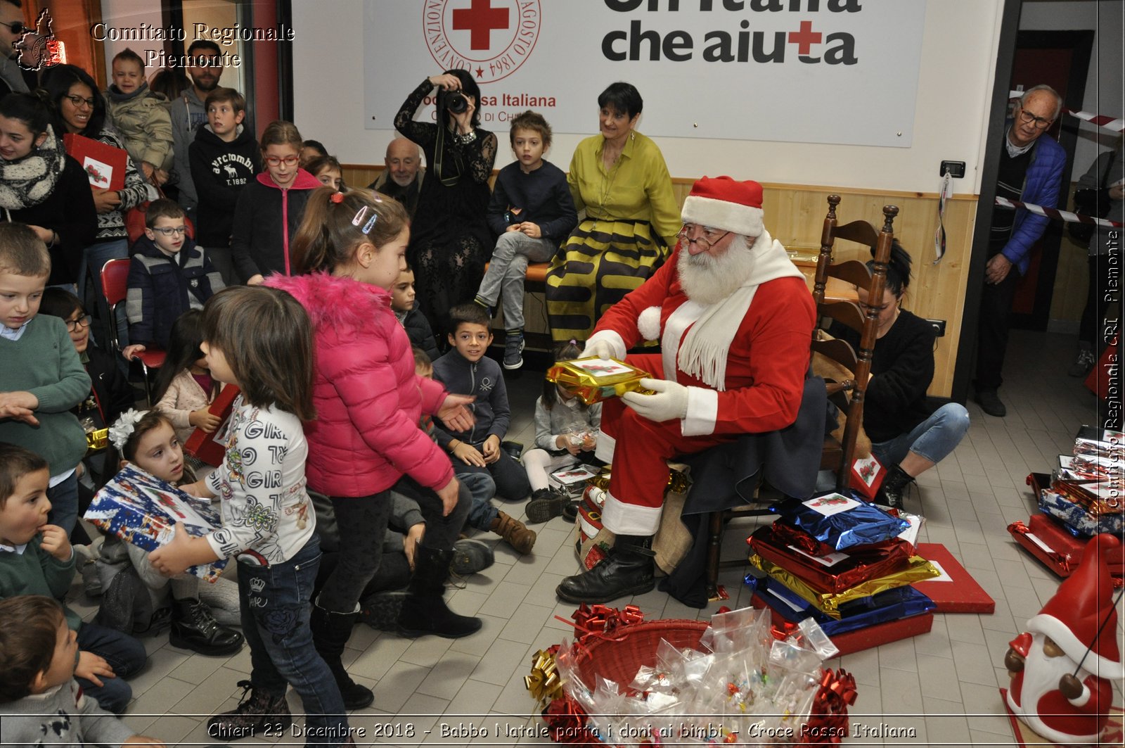 Chieri 23 Dicembre 2018 - Babbo Natale porta i dono ai bimbi - Croce Rossa Italiana- Comitato Regionale del Piemonte