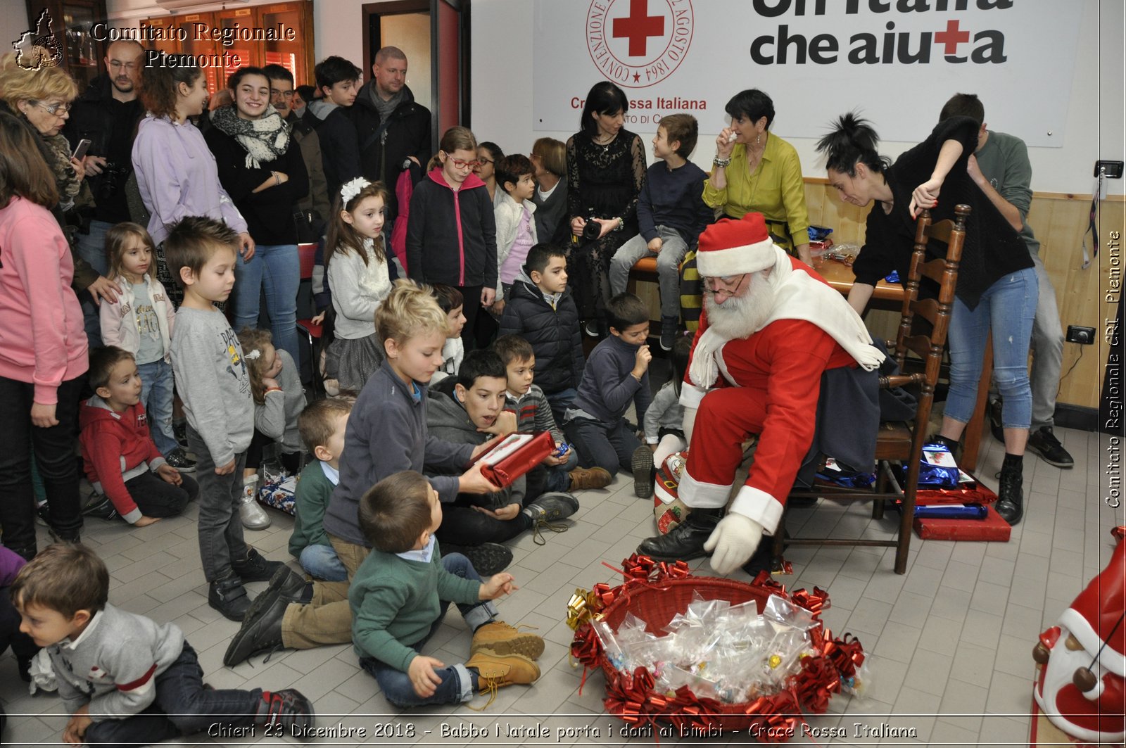 Chieri 23 Dicembre 2018 - Babbo Natale porta i dono ai bimbi - Croce Rossa Italiana- Comitato Regionale del Piemonte