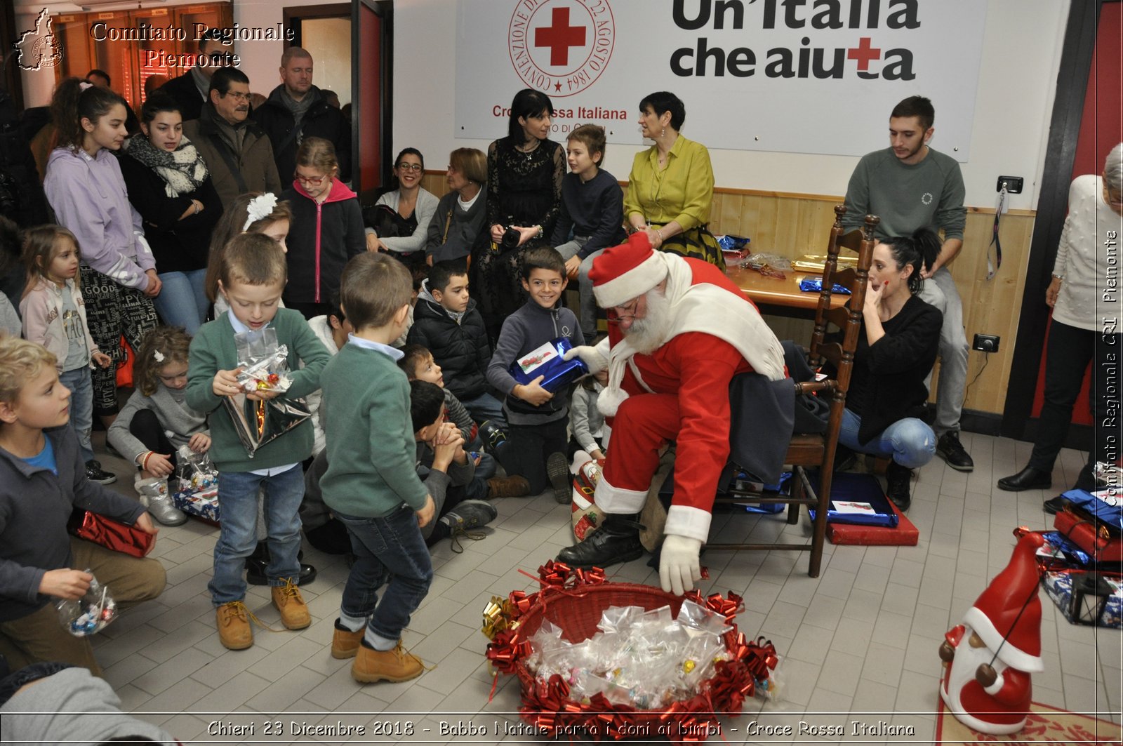 Chieri 23 Dicembre 2018 - Babbo Natale porta i dono ai bimbi - Croce Rossa Italiana- Comitato Regionale del Piemonte