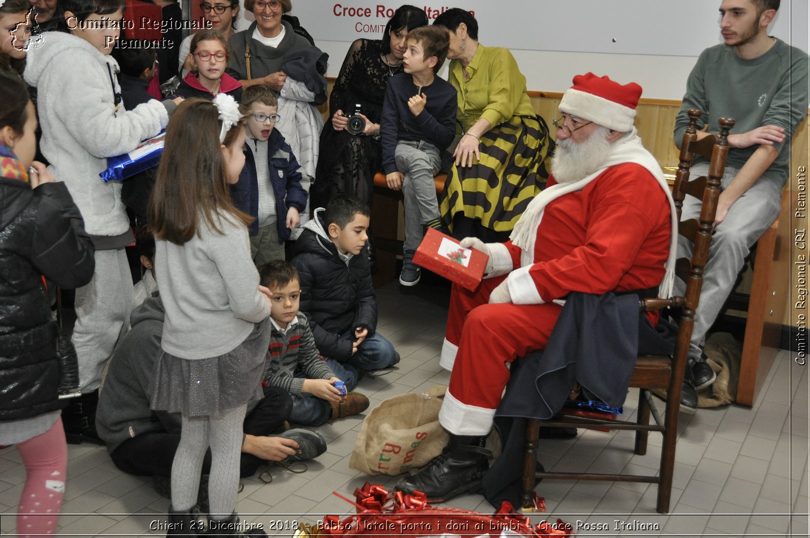 Chieri 23 Dicembre 2018 - Babbo Natale porta i dono ai bimbi - Croce Rossa Italiana- Comitato Regionale del Piemonte