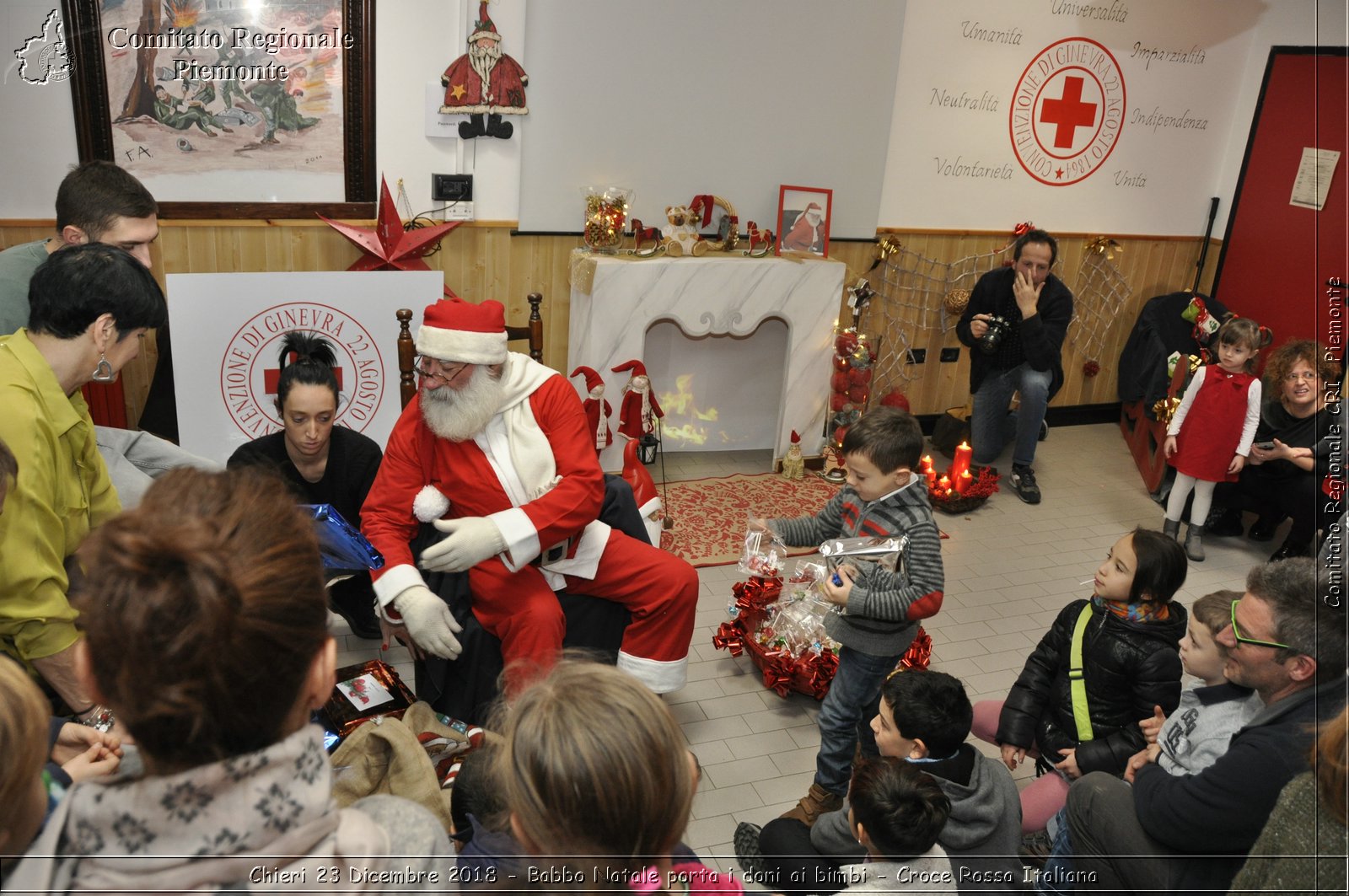 Chieri 23 Dicembre 2018 - Babbo Natale porta i dono ai bimbi - Croce Rossa Italiana- Comitato Regionale del Piemonte