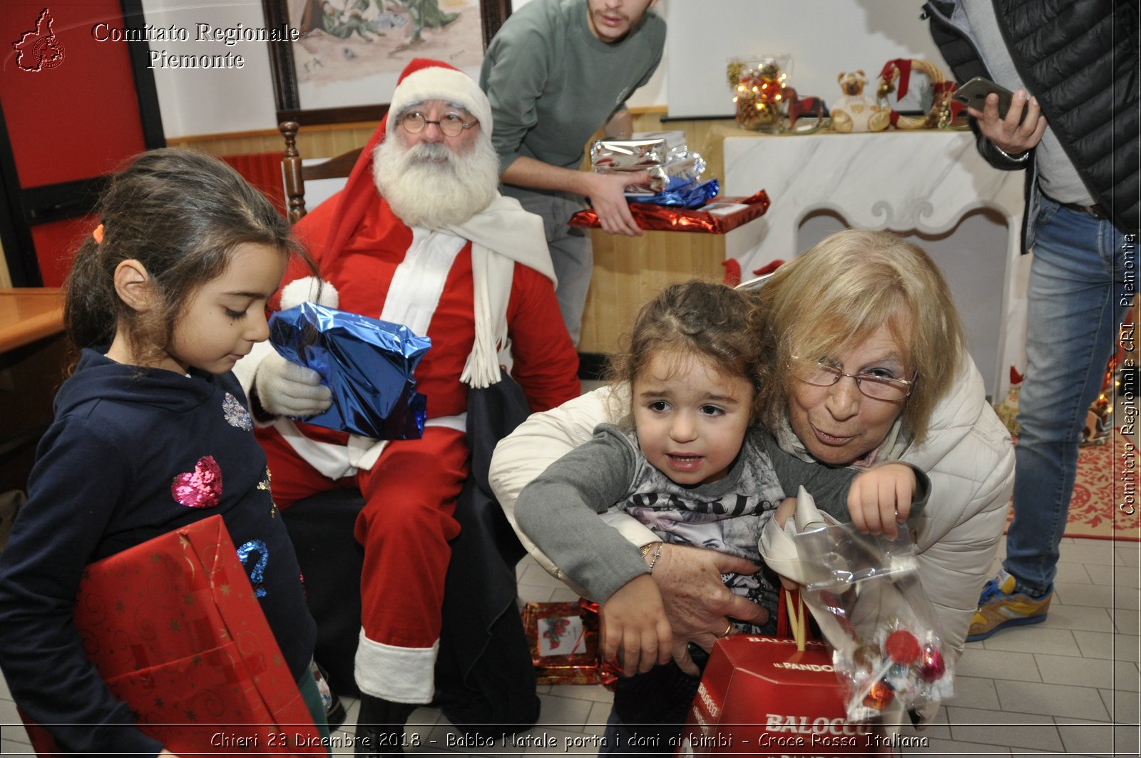 Chieri 23 Dicembre 2018 - Babbo Natale porta i dono ai bimbi - Croce Rossa Italiana- Comitato Regionale del Piemonte