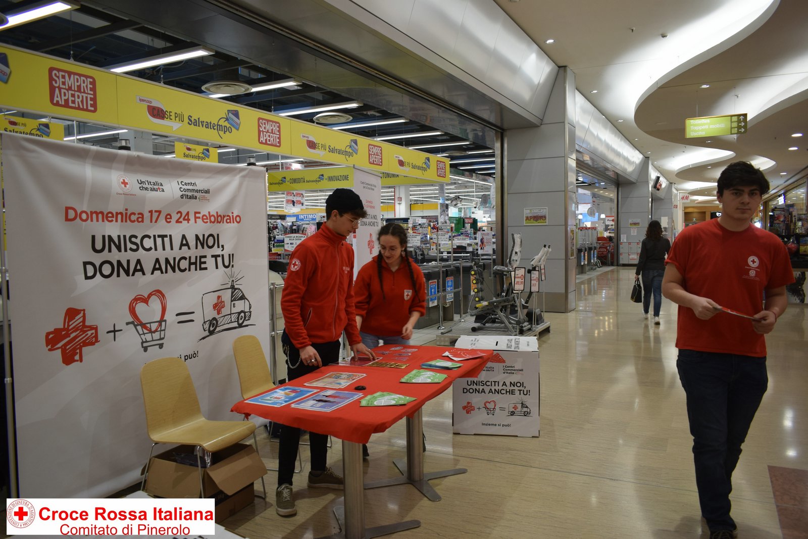 Torino 17 Febbraio 2019 - Raccolta Fondi Centri Commerciali - Croce Rossa Italiana - Comitato Regionale del Piemonte