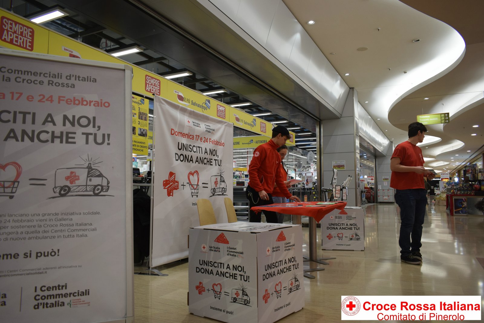 Torino 17 Febbraio 2019 - Raccolta Fondi Centri Commerciali - Croce Rossa Italiana - Comitato Regionale del Piemonte