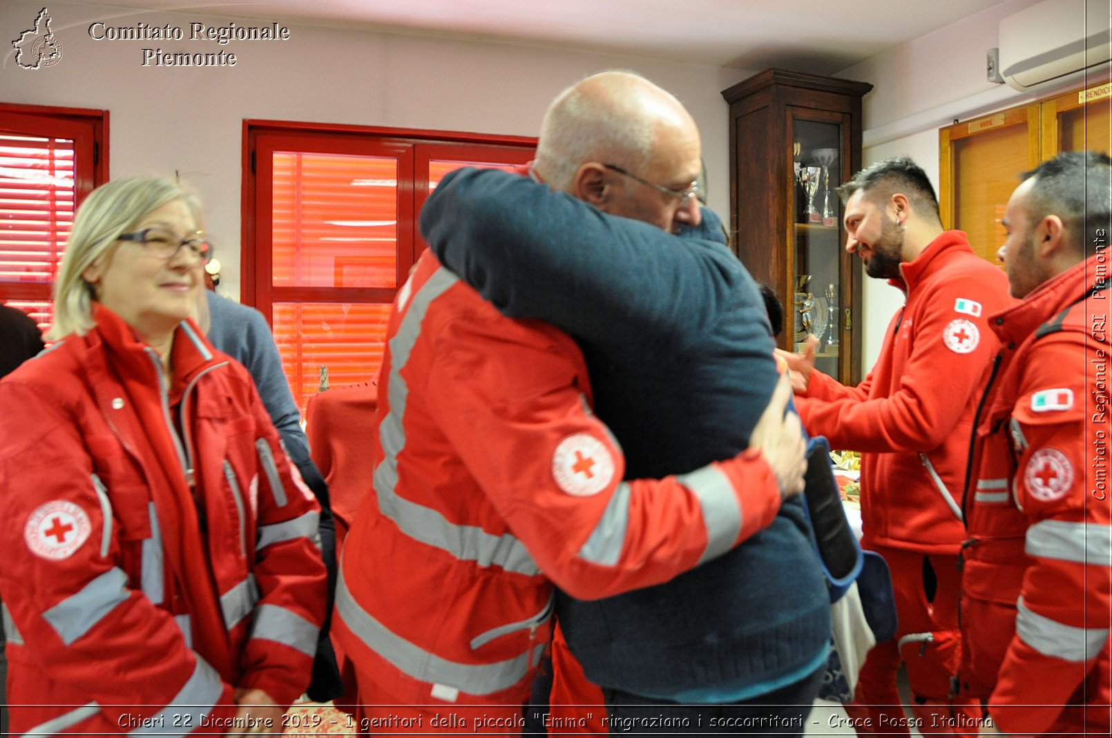 Chieri 22 Dicembre 2019 - I genitori della piccola Emma ringraziano i soccorritori - Croce Rossa Italiana