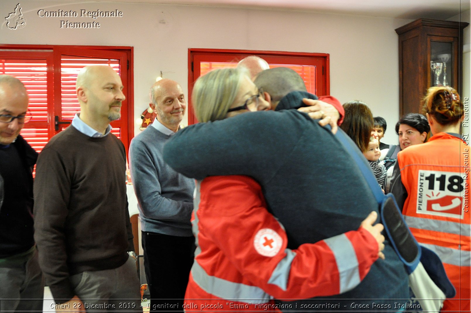 Chieri 22 Dicembre 2019 - I genitori della piccola Emma ringraziano i soccorritori - Croce Rossa Italiana