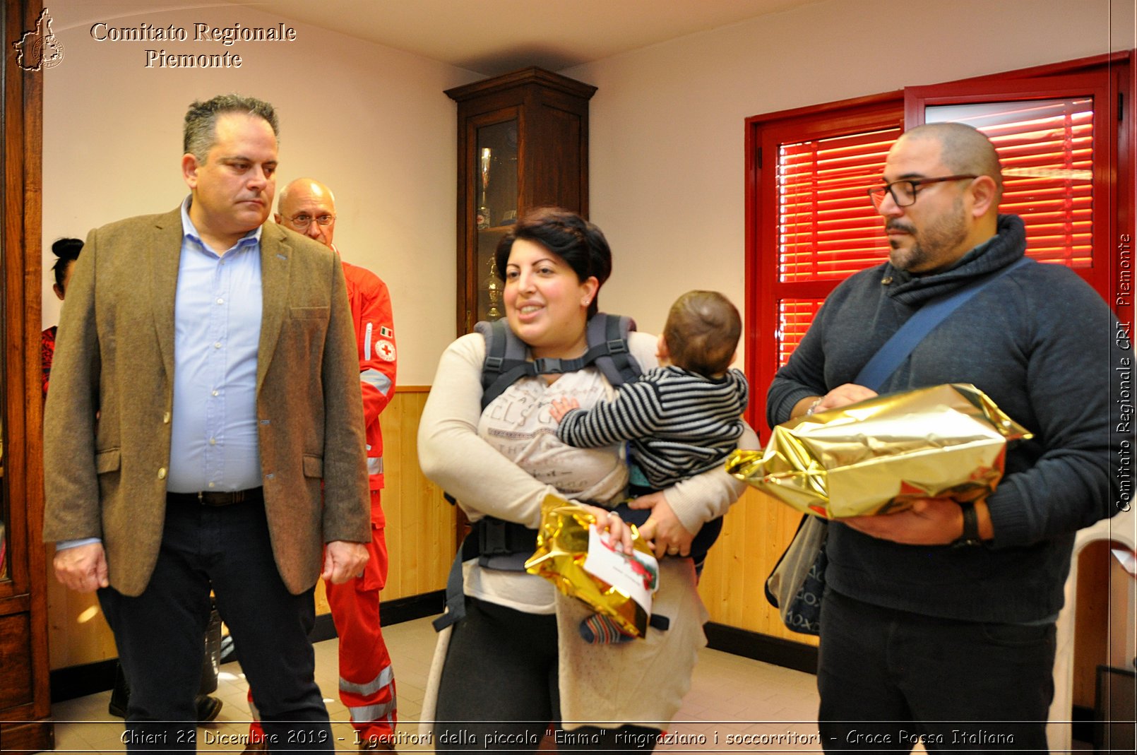 Chieri 22 Dicembre 2019 - I genitori della piccola Emma ringraziano i soccorritori - Croce Rossa Italiana