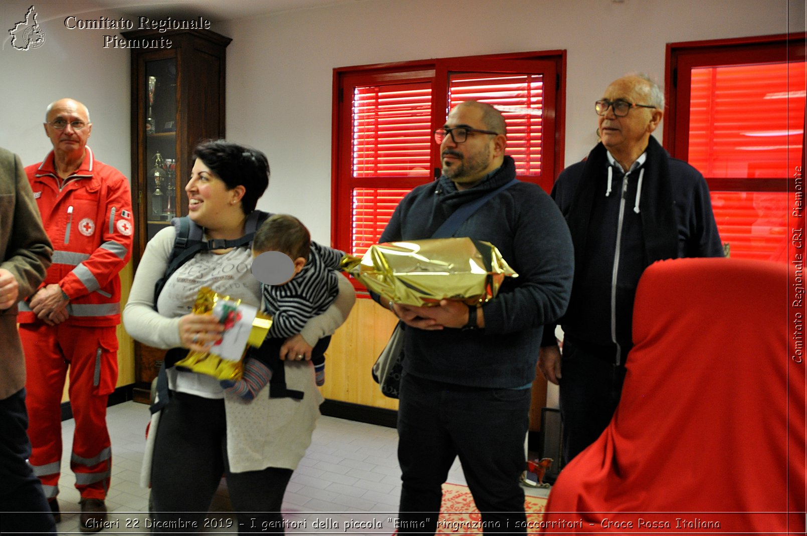 Chieri 22 Dicembre 2019 - I genitori della piccola Emma ringraziano i soccorritori - Croce Rossa Italiana