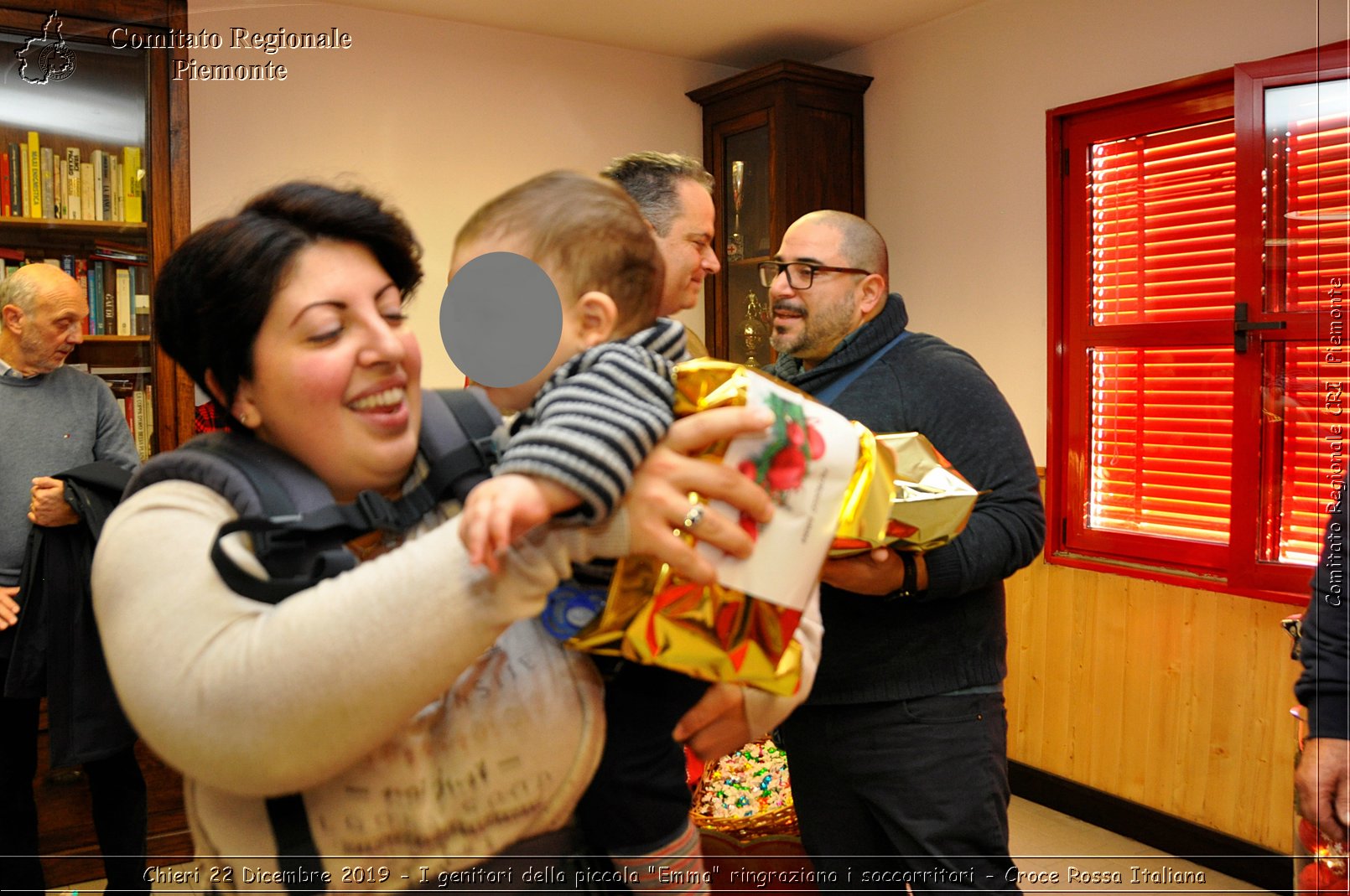 Chieri 22 Dicembre 2019 - I genitori della piccola Emma ringraziano i soccorritori - Croce Rossa Italiana